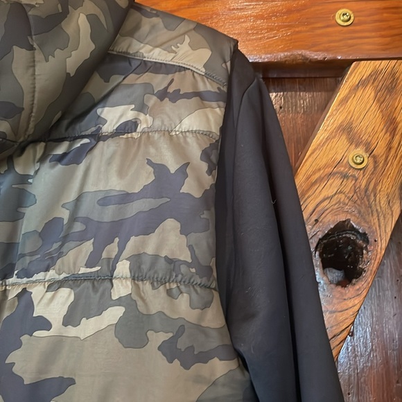 Youth large under armour lightweight jacket - Picture 7 of 8